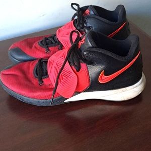 Kyrie Flytrap 3 'Bred'